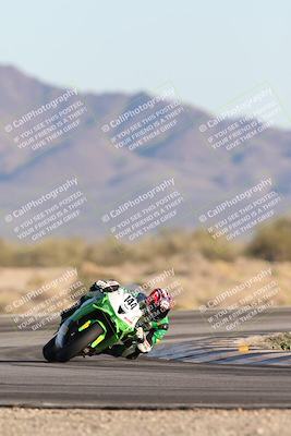 media/Dec-07-2025-CVMA (Sun) [[3e7d2de5dc]]/Race 16-Formula Middleweight/